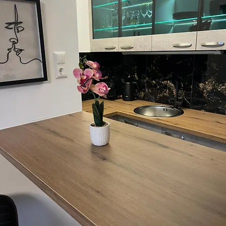 Happy Apartment *
